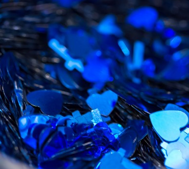 MAJESTIC BLUE HEART CROSS FLAKE